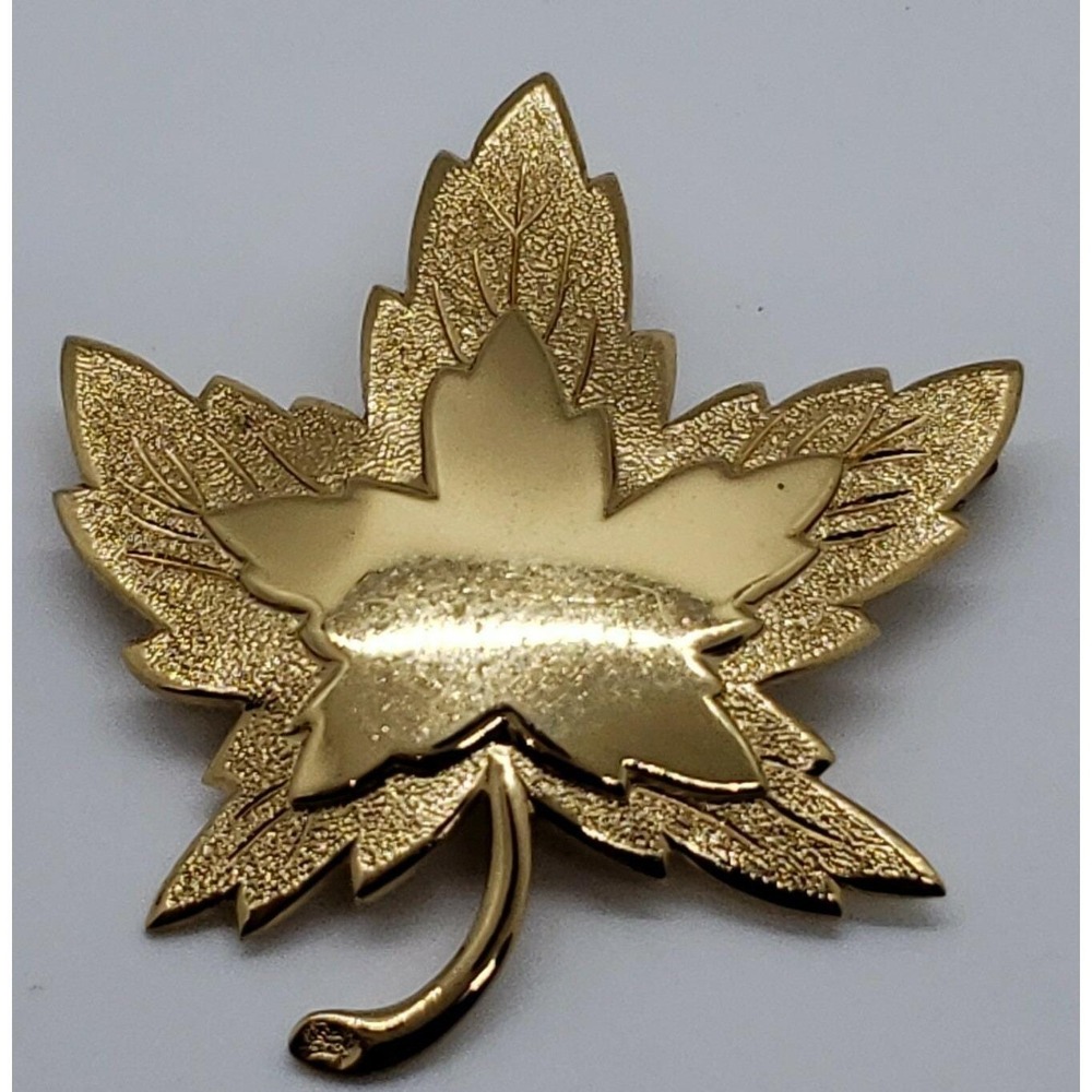 Vintage gold tone MONET Maple Leaf Autumn Fall‎ Brooch pin